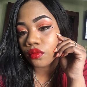 Meet your Posher, Dekeeta